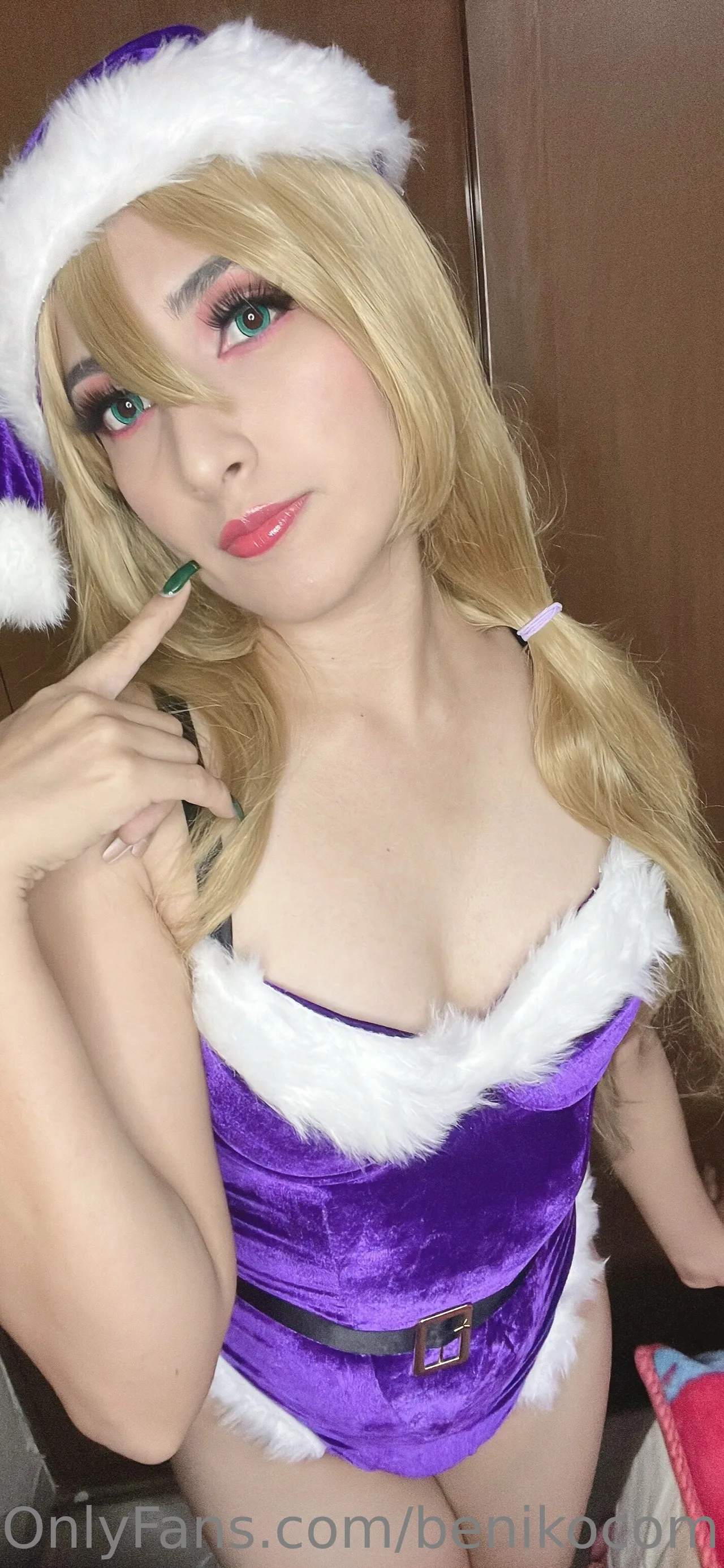 Beniko Compton - Christmas Lisa Beniko Compton - Christmas Lisa