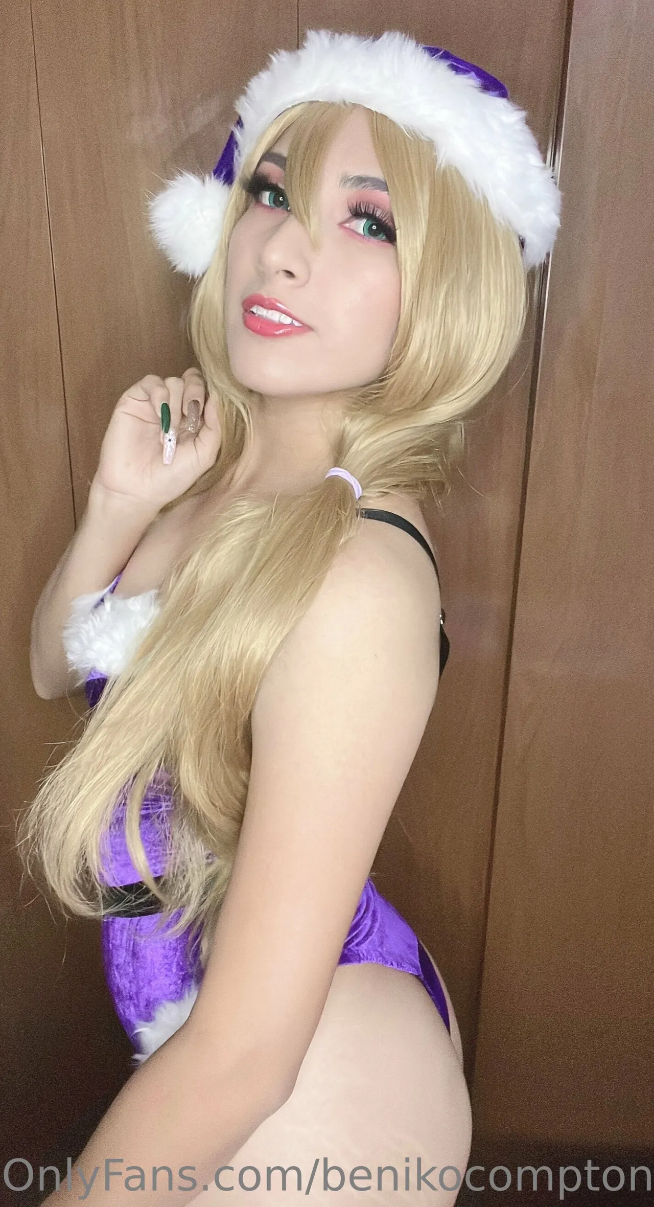 Beniko Compton - Christmas Lisa Beniko Compton - Christmas Lisa