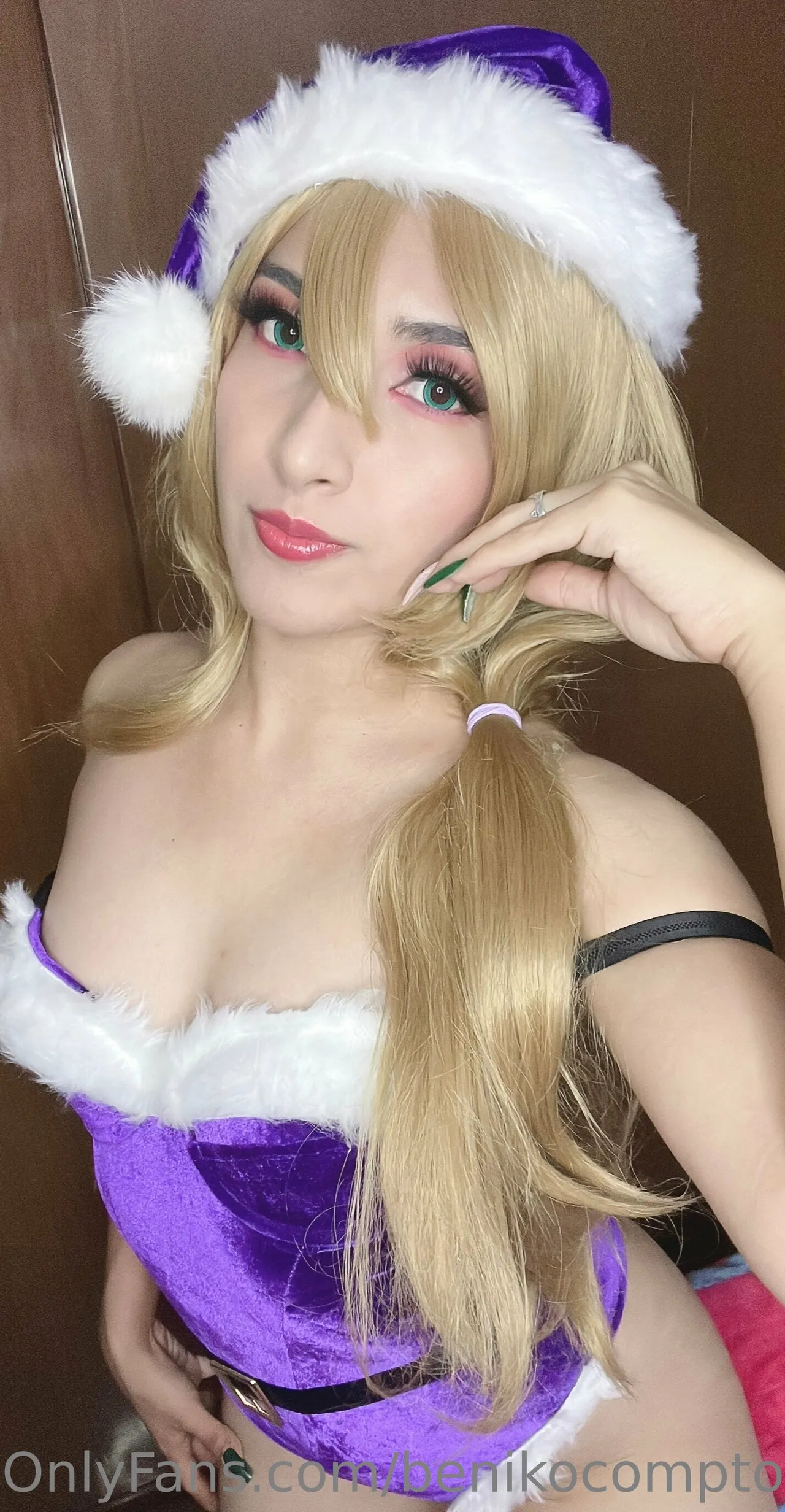 Beniko Compton - Christmas Lisa Beniko Compton - Christmas Lisa