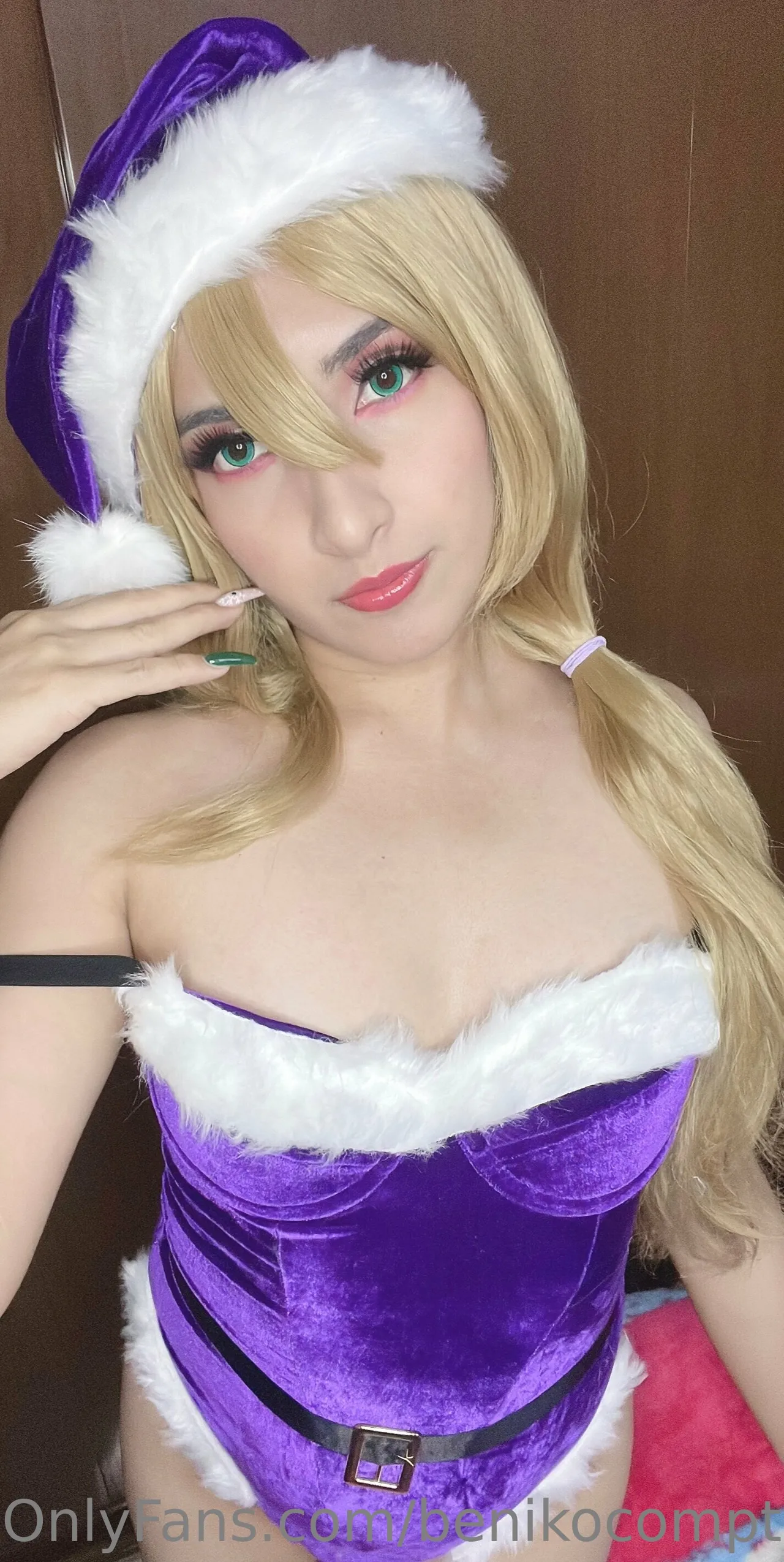 Beniko Compton - Christmas Lisa Beniko Compton - Christmas Lisa