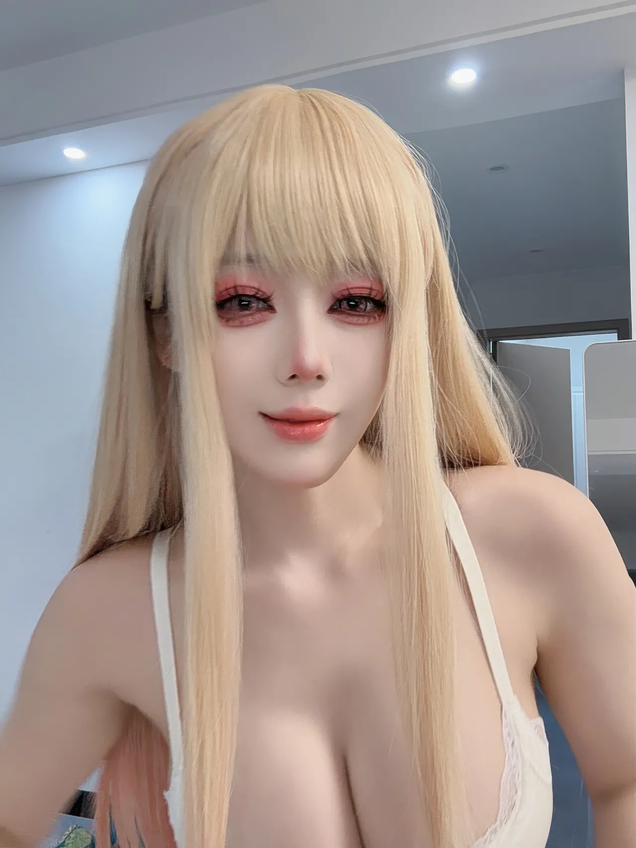 九言 - 更衣人偶坠入爱河 喜多川海梦 九言 - 更衣人偶坠入爱河 喜多川海梦