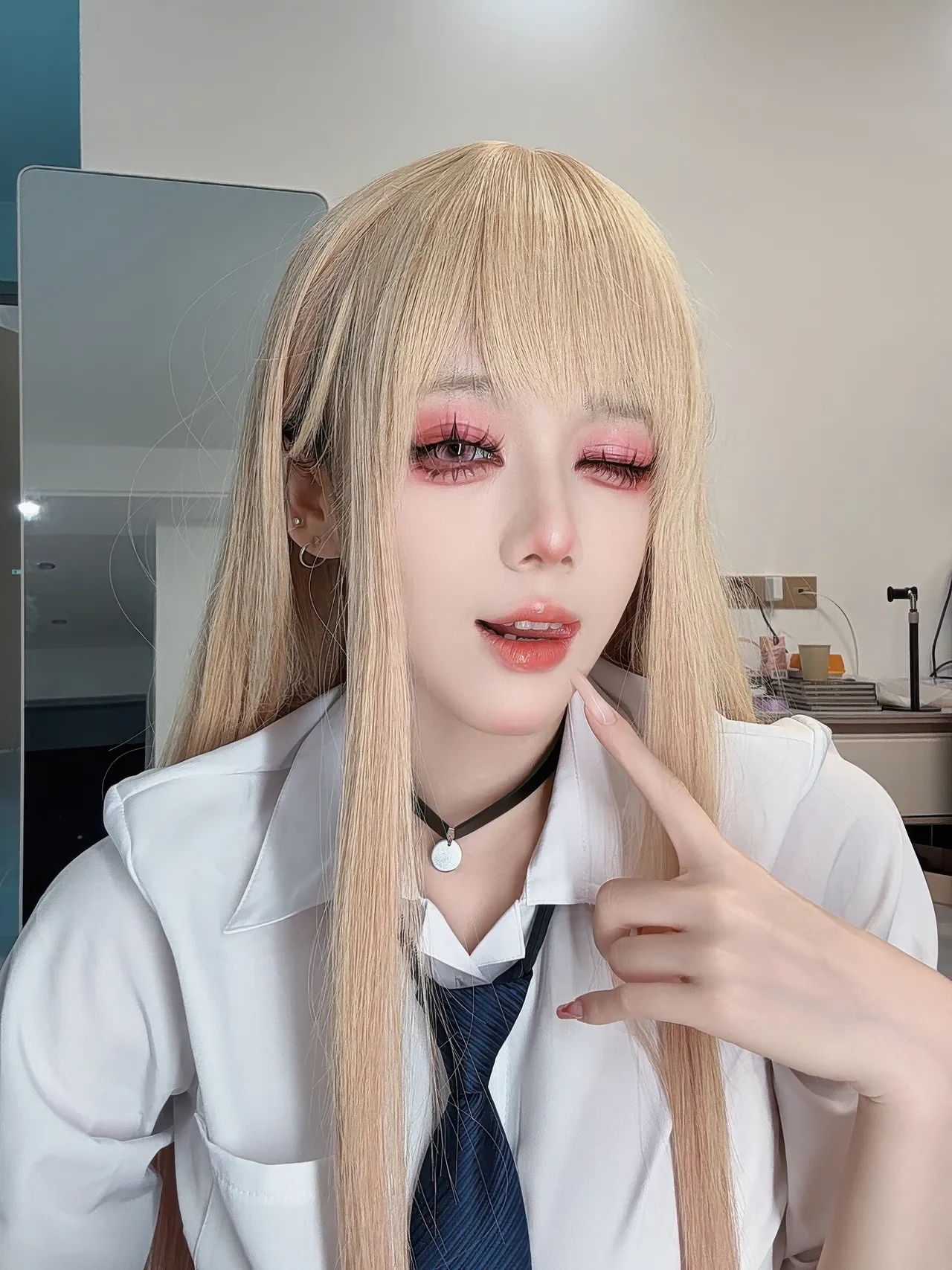 九言 - 更衣人偶坠入爱河 喜多川海梦 九言 - 更衣人偶坠入爱河 喜多川海梦