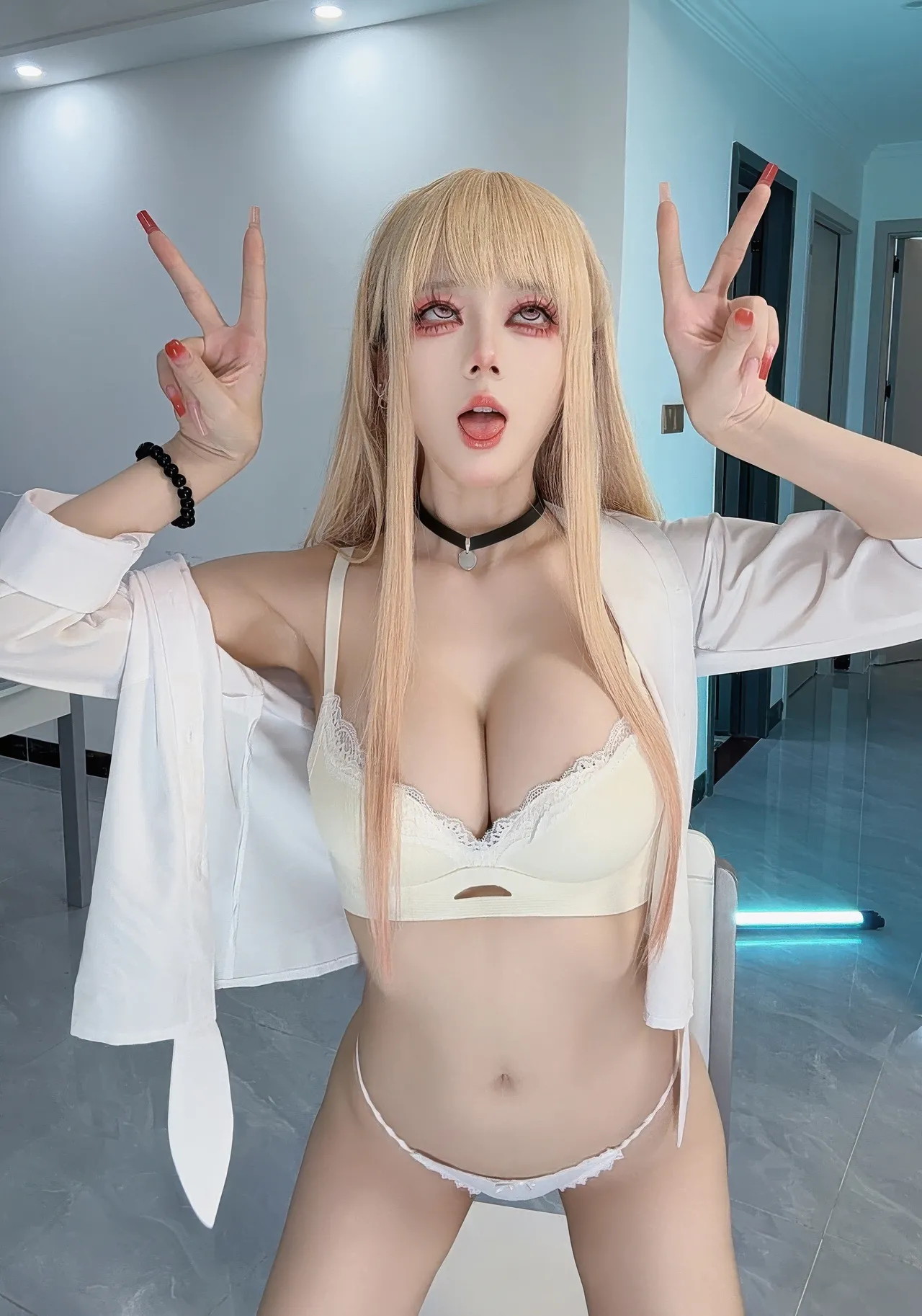 九言 - 更衣人偶坠入爱河 喜多川海梦 九言 - 更衣人偶坠入爱河 喜多川海梦