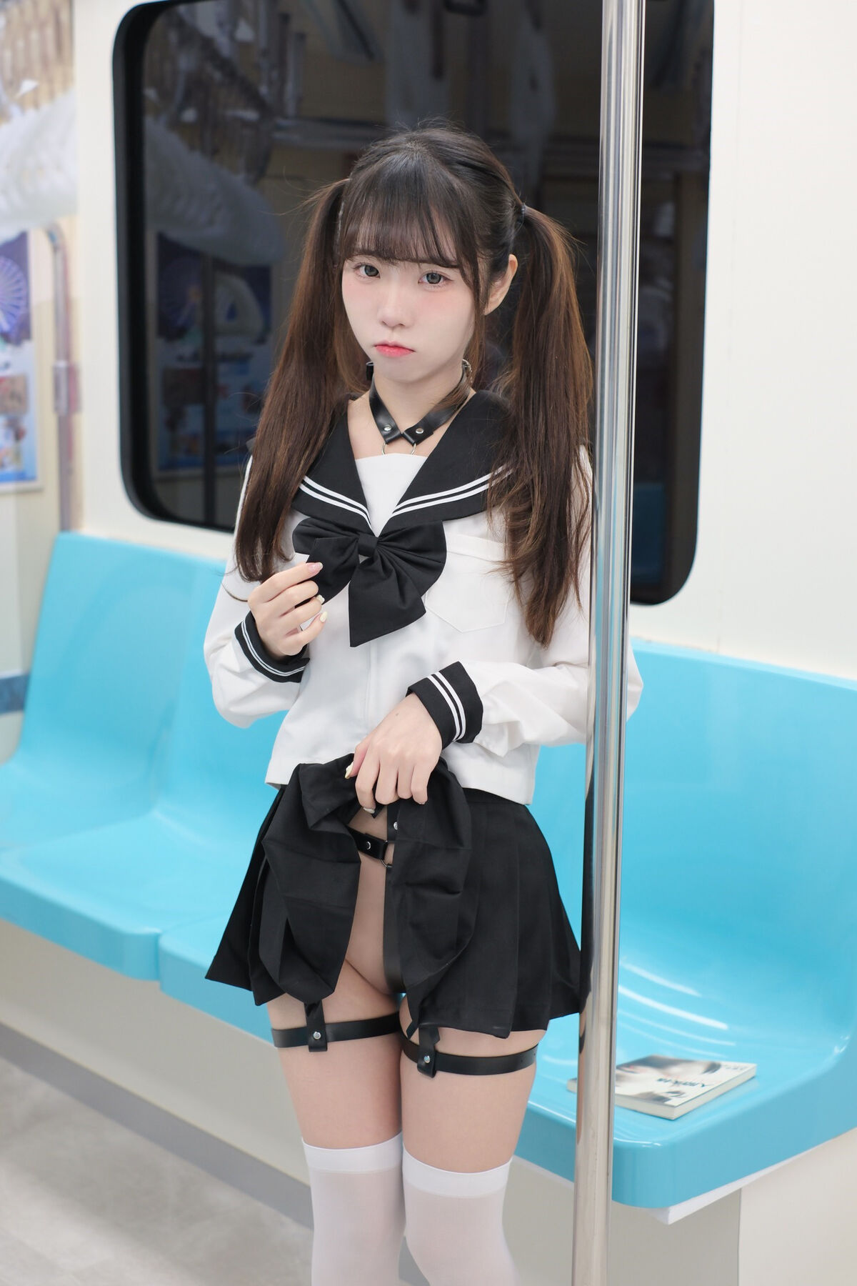 Coser@ Coco White Rabbit - High School Girl on the Train (72P) Coser@ Coco White Rabbit - High School Girl on the Train (72P)