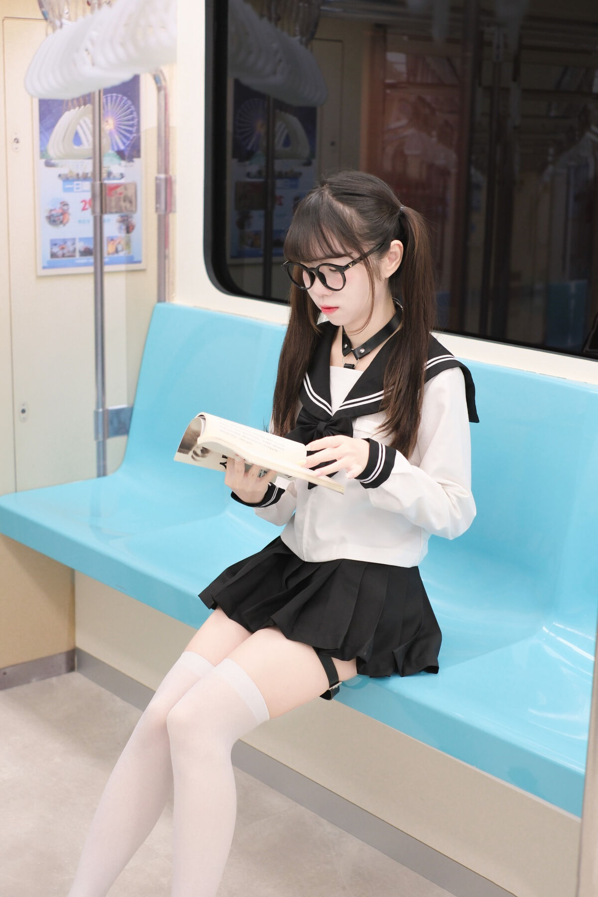 Coser@ Coco White Rabbit - High School Girl on the Train (72P) Coser@ Coco White Rabbit - High School Girl on the Train (72P)