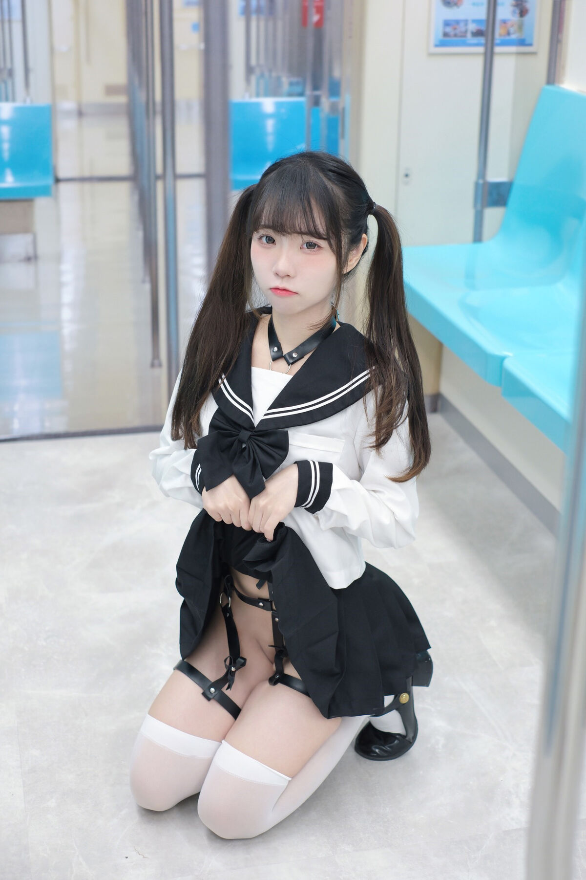 Coser@ Coco White Rabbit - High School Girl on the Train (72P) Coser@ Coco White Rabbit - High School Girl on the Train (72P)
