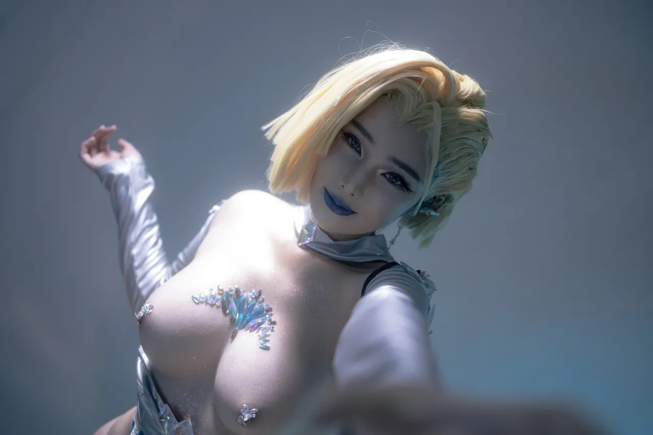 Coser@ Titi alloy: White Queen Coser@ Titi alloy: White Queen