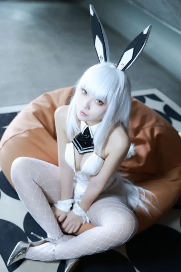 G44 won't hurt Bran Bunny Girl 8 G44 won