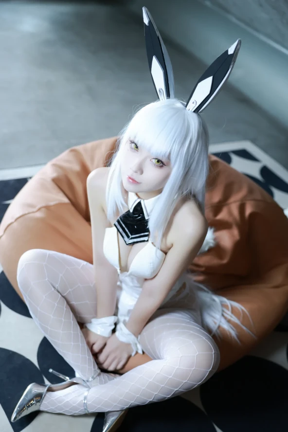 G44 won't hurt Bran Bunny Girl 5 G44 won