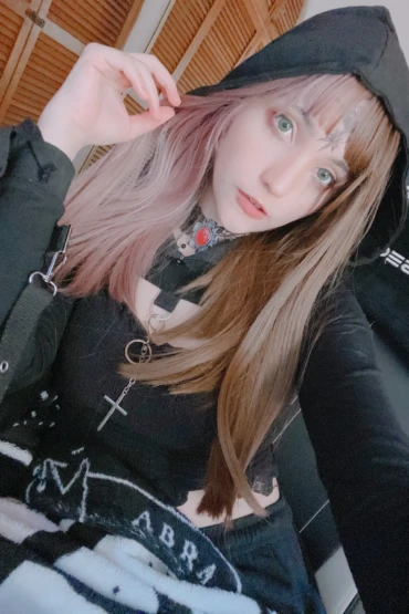 Eri A. Secuiu - Bella Dimitrescu 9 Eri A. Secuiu - Bella Dimitrescu