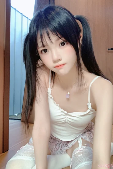 Coser@桜桃喵: 碎花 自拍 (16 photos) 5 8 Coser@桜桃喵: 碎花 自拍 (16 photos) 5