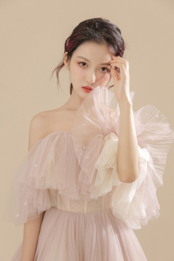 Lace with long skirt seductive beauty half through gauze skirt sexy fragrant shoulder clavicle wedding photo 7 Lace with long skirt seductive beauty half through gauze skirt sexy fragrant shoulder clavicle wedding photo