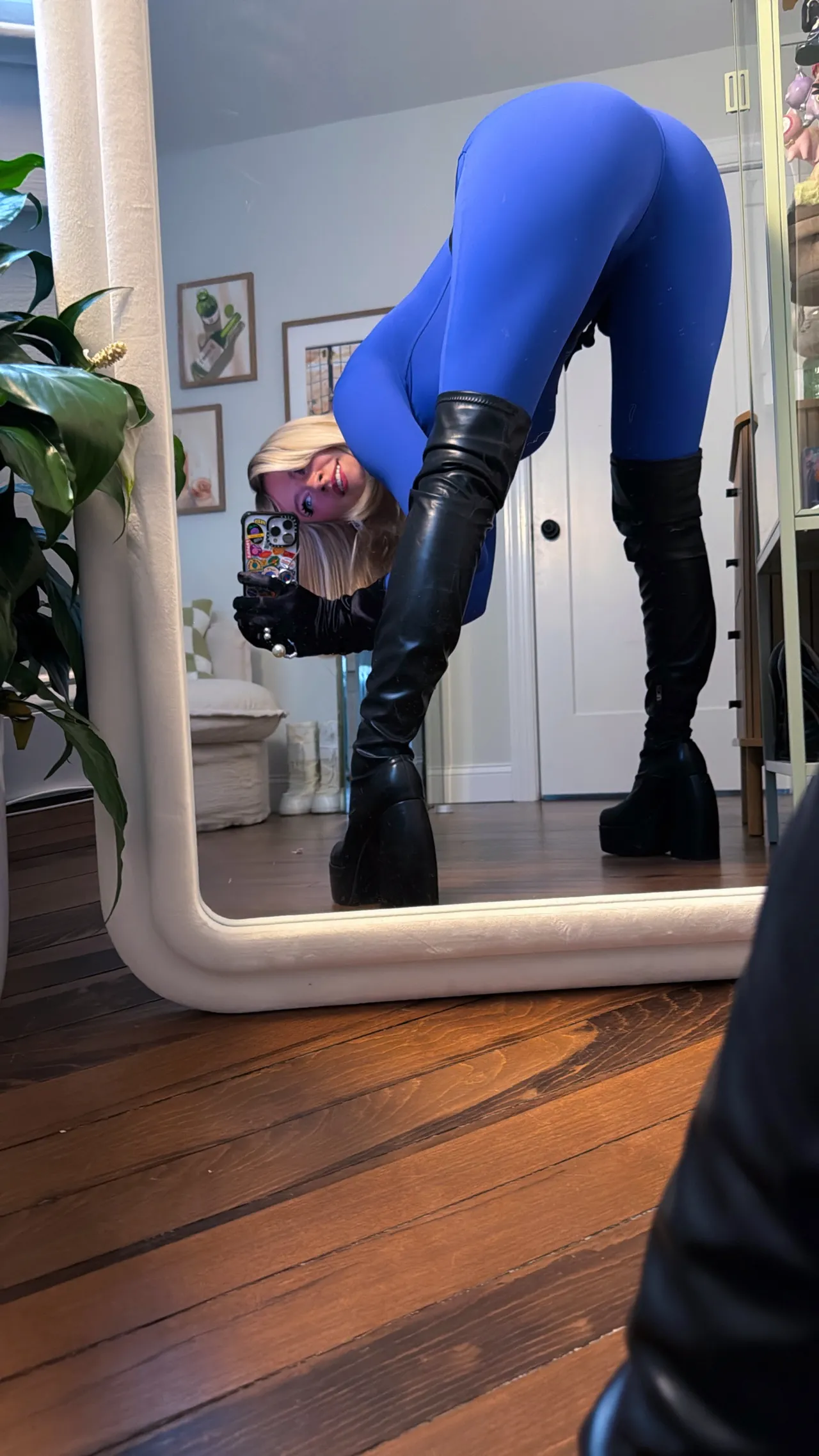 ThousandHunny – Invisible Woman ThousandHunny – Invisible Woman