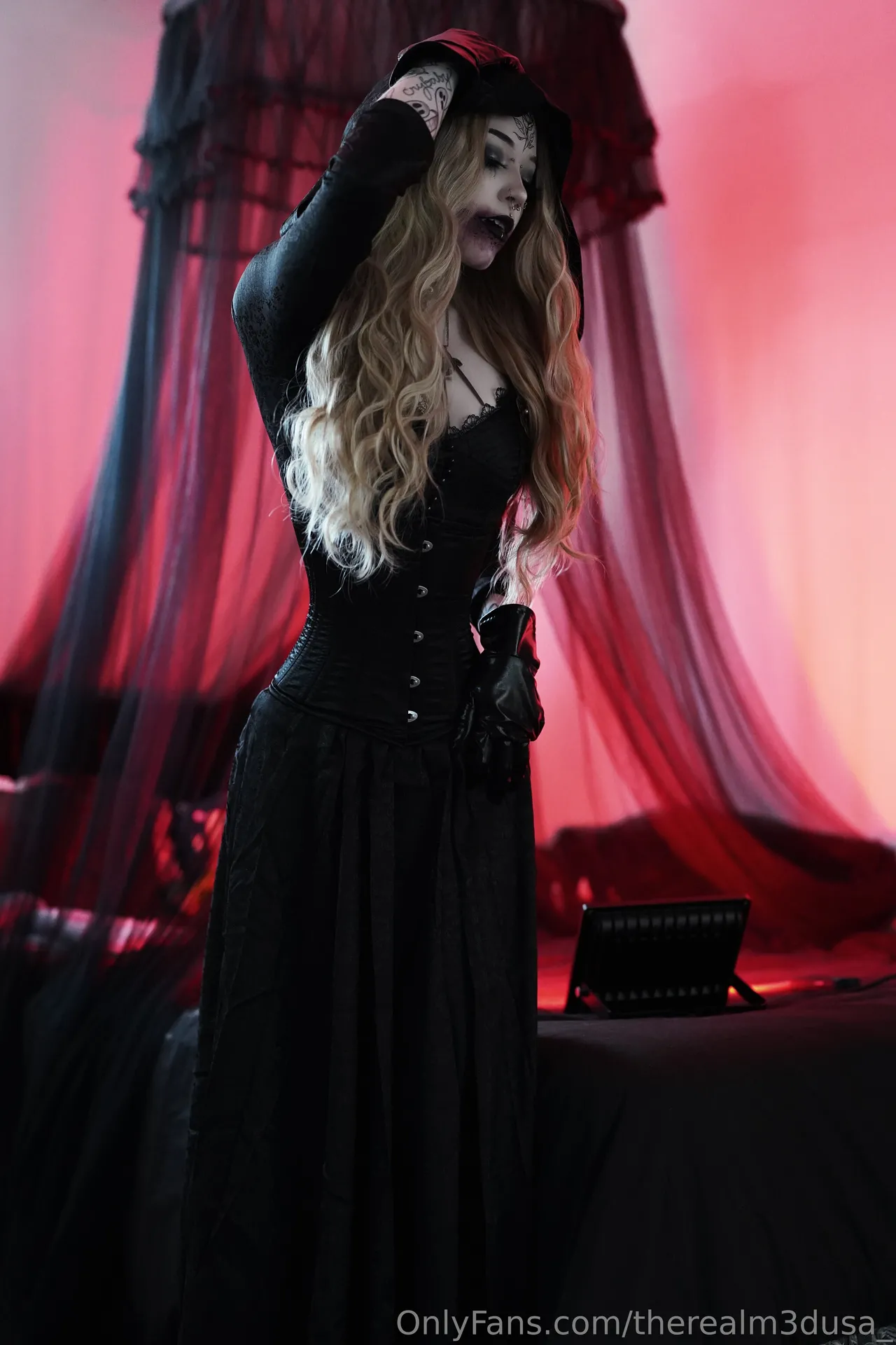 Medusa Black - Bella Dimitrescu Medusa Black - Bella Dimitrescu