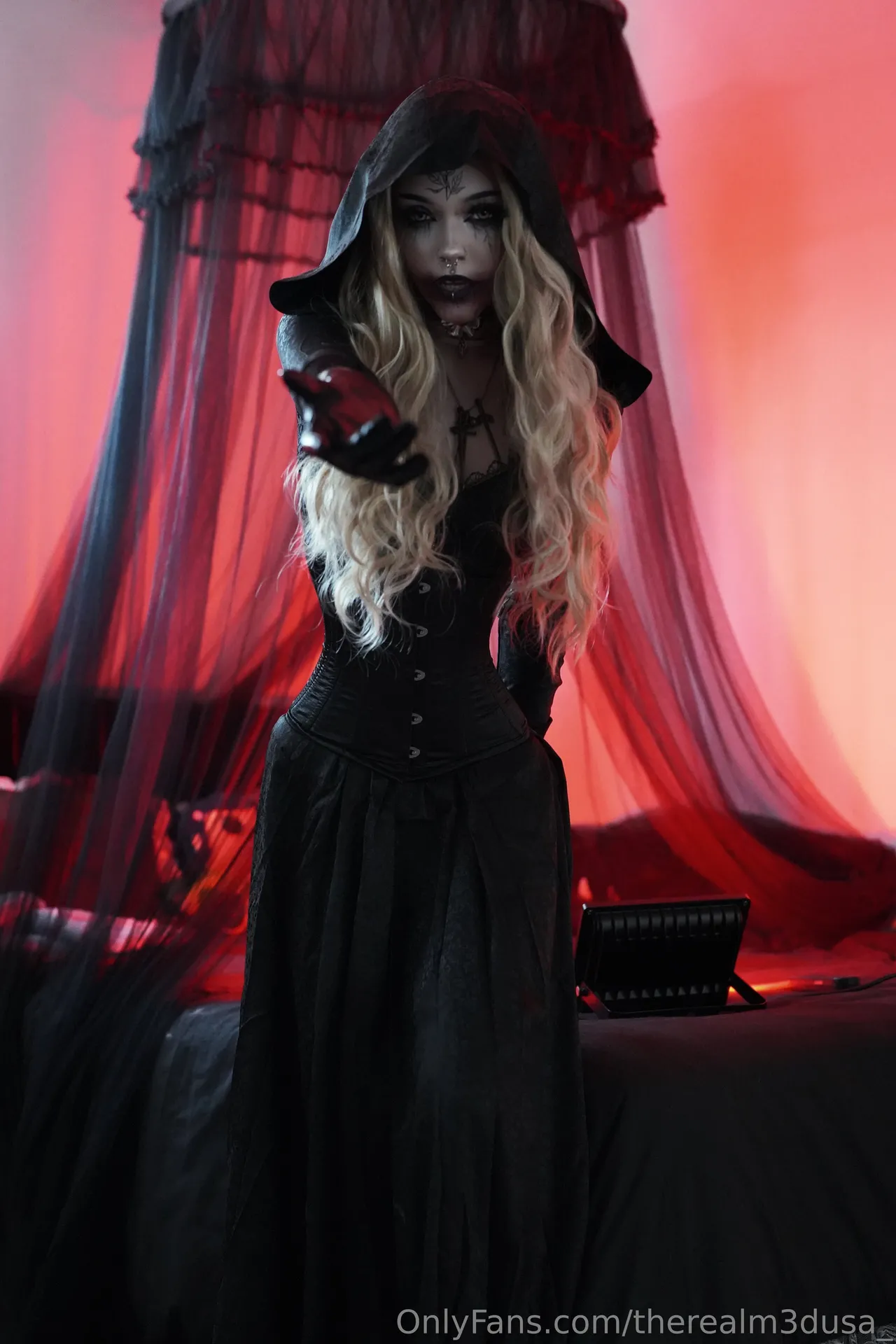 Medusa Black - Bella Dimitrescu Medusa Black - Bella Dimitrescu