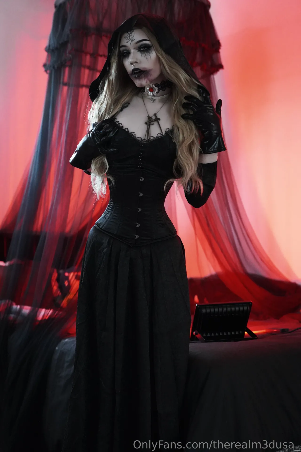 Medusa Black - Bella Dimitrescu Medusa Black - Bella Dimitrescu