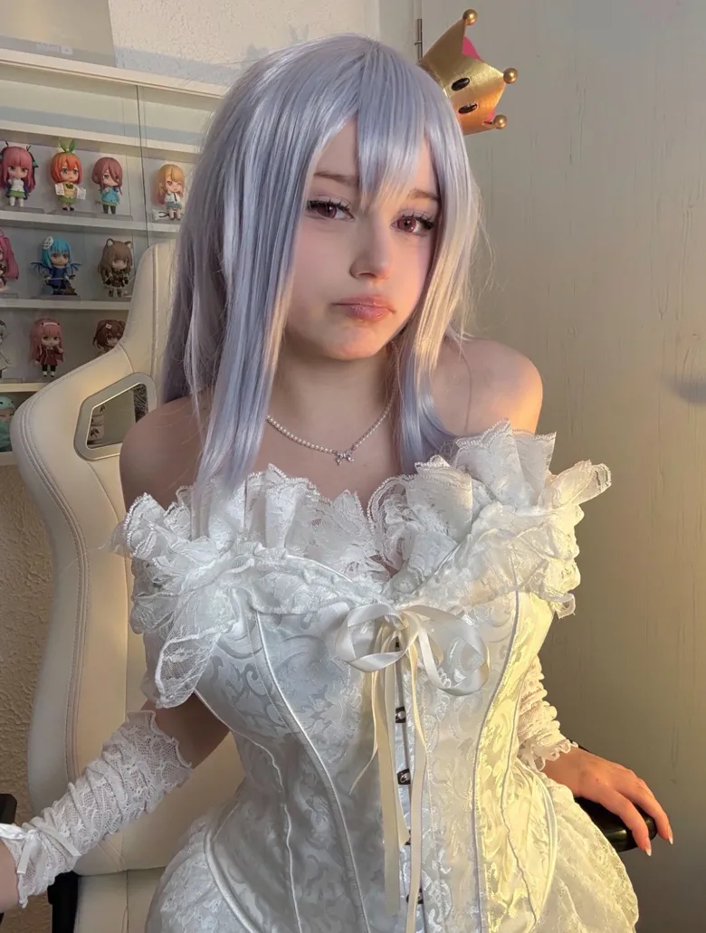 Upminaa - Booette Upminaa - Booette