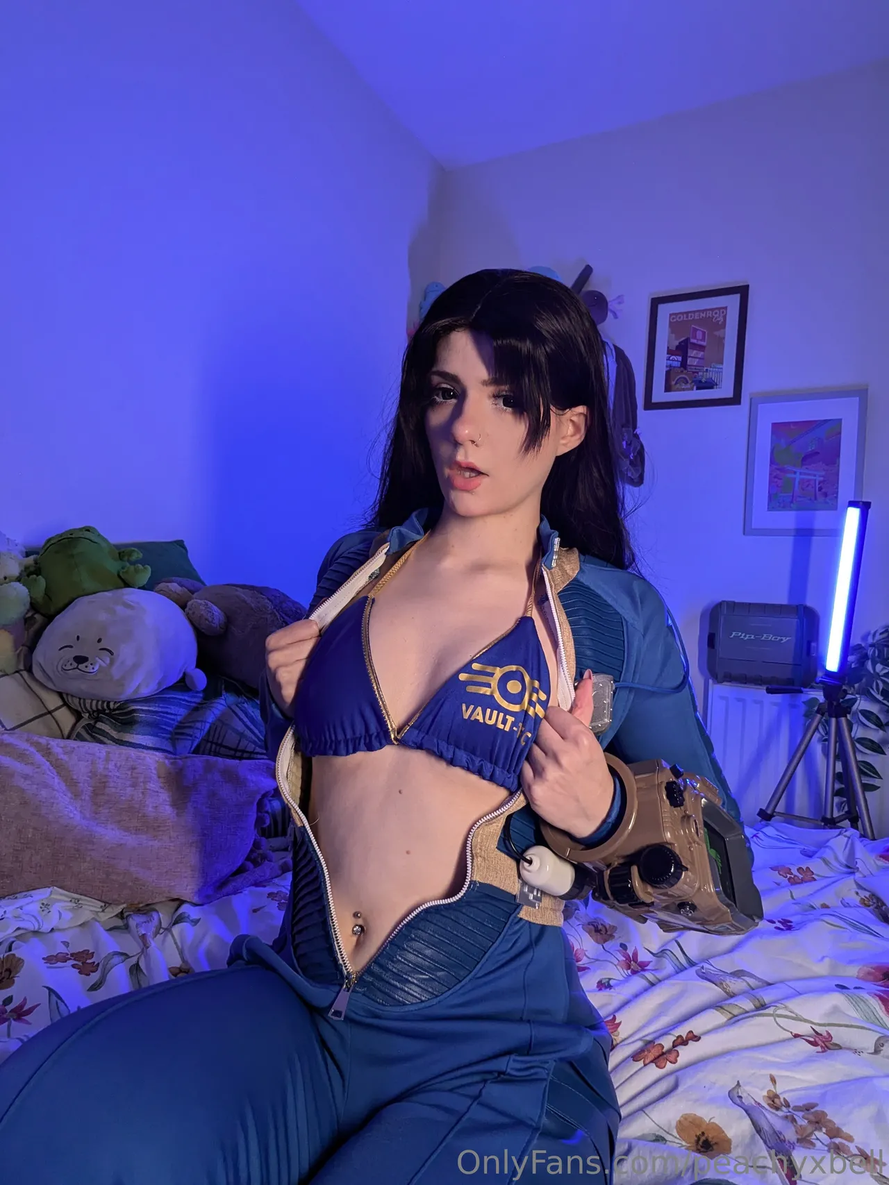 Peachy Bell - Vault dweller Peachy Bell - Vault dweller