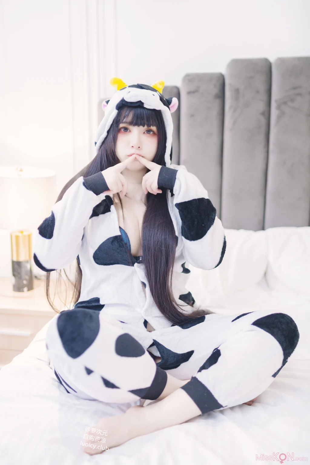 Coser@落落Raku: 8K 奶牛Milky (56 photos + 1 video) Coser@落落Raku: 8K 奶牛Milky (56 photos + 1 video)