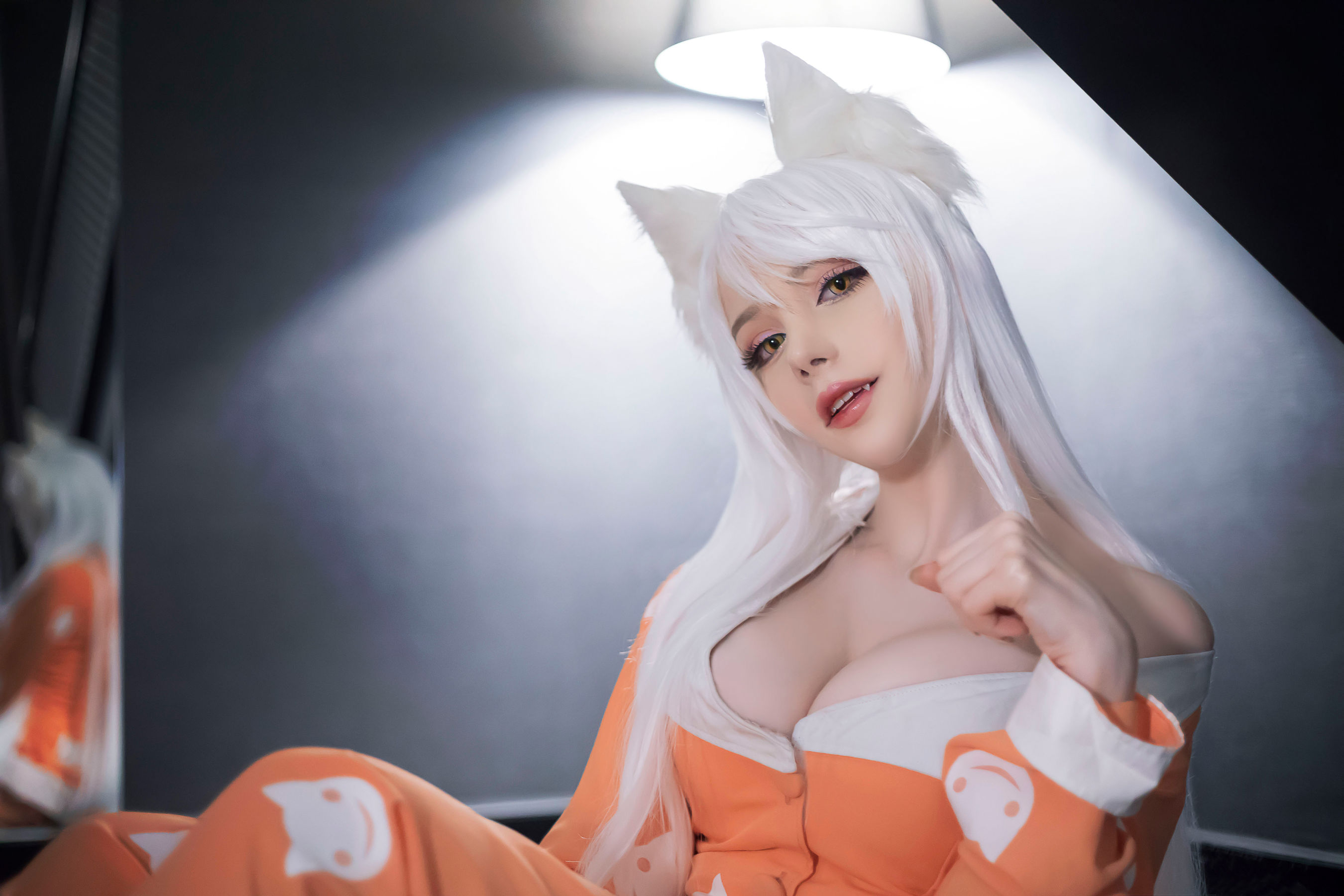 Foreign Beauty SayaTheFox - White Hair Fox Tanuki Foreign Beauty SayaTheFox - White Hair Fox Tanuki
