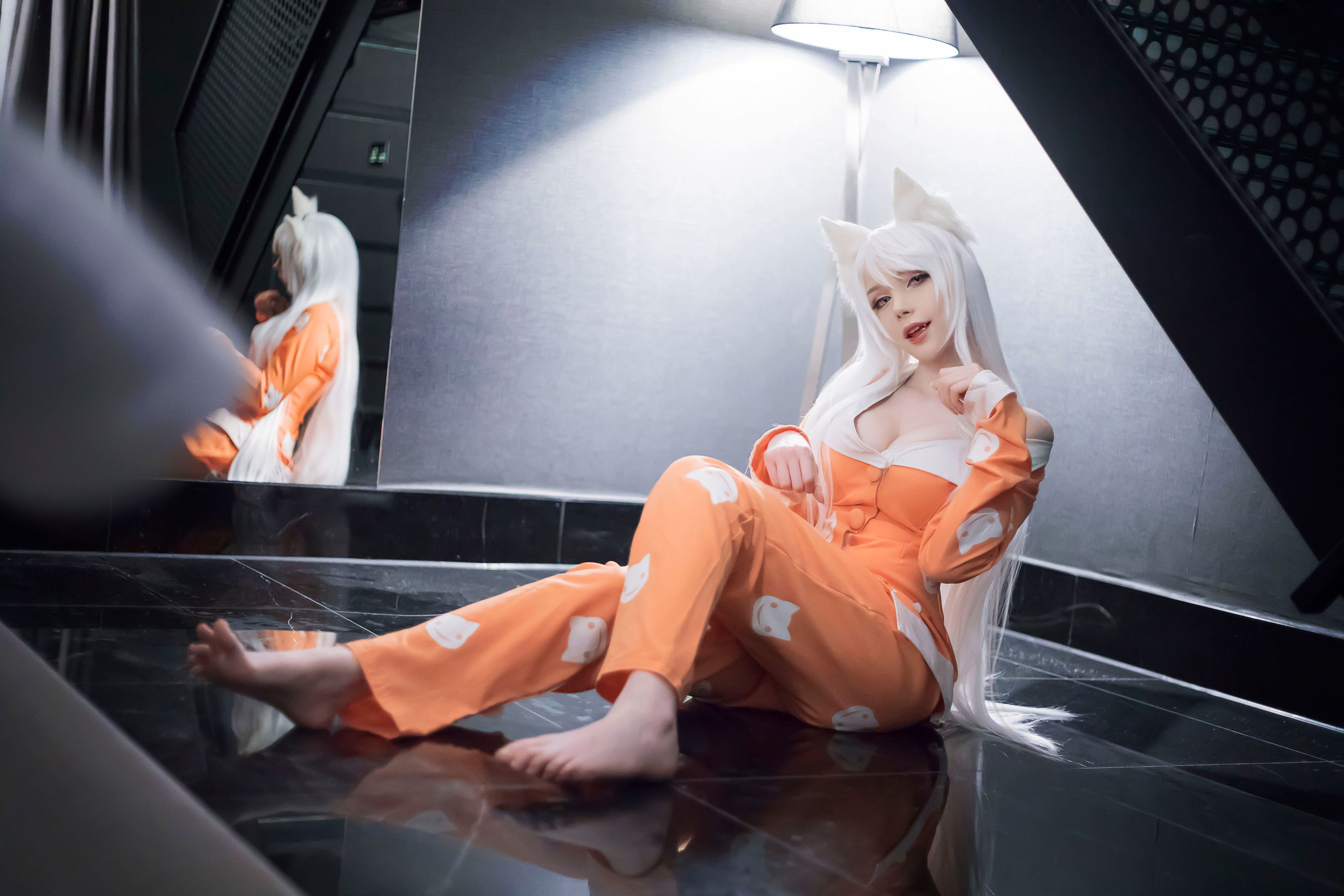Foreign Beauty SayaTheFox - White Hair Fox Tanuki Foreign Beauty SayaTheFox - White Hair Fox Tanuki