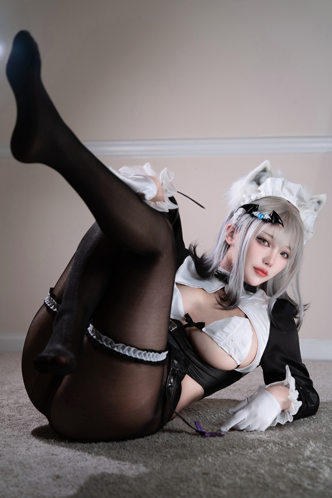 Rakukoo 洛洛子 – Silver Fox Maid Rakukoo 洛洛子 – Silver Fox Maid