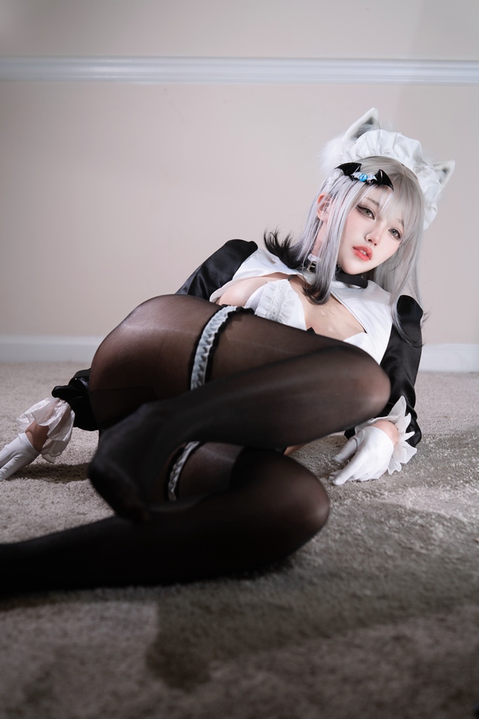 Rakukoo 洛洛子 – Silver Fox Maid Rakukoo 洛洛子 – Silver Fox Maid