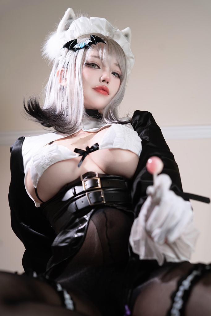 Rakukoo 洛洛子 – Silver Fox Maid Rakukoo 洛洛子 – Silver Fox Maid