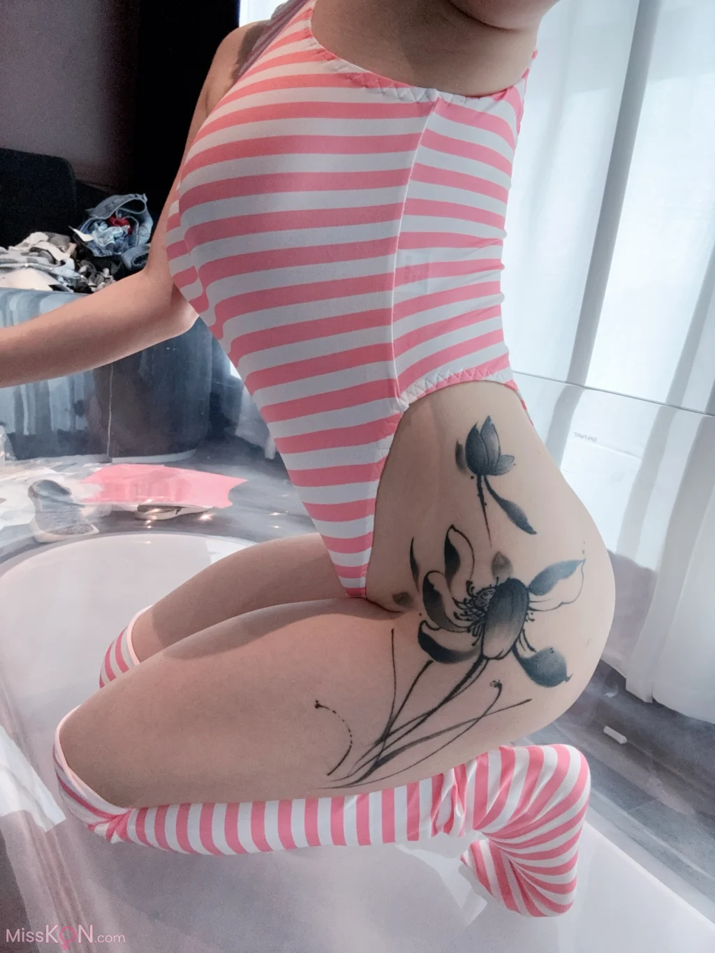 Coser@美驴子donkey: 条纹凸点 (71 photos + 2 videos) Coser@美驴子donkey: 条纹凸点 (71 photos + 2 videos)