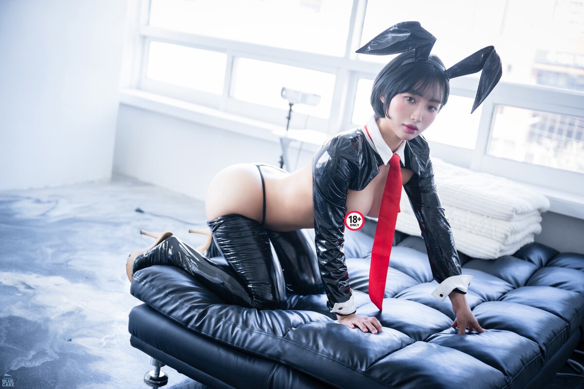 BLUECAKE Booty Queen - Rabbit Black RED BLUECAKE Booty Queen - Rabbit Black RED