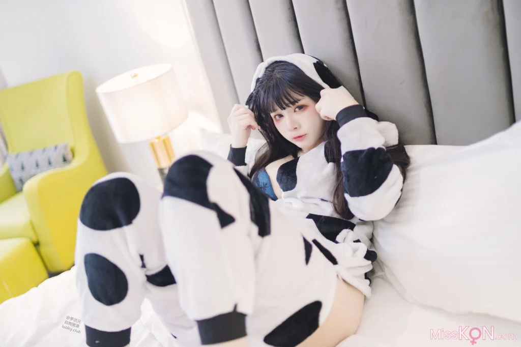 Coser@落落Raku: 8K 奶牛Milky (56 photos + 1 video) Coser@落落Raku: 8K 奶牛Milky (56 photos + 1 video)
