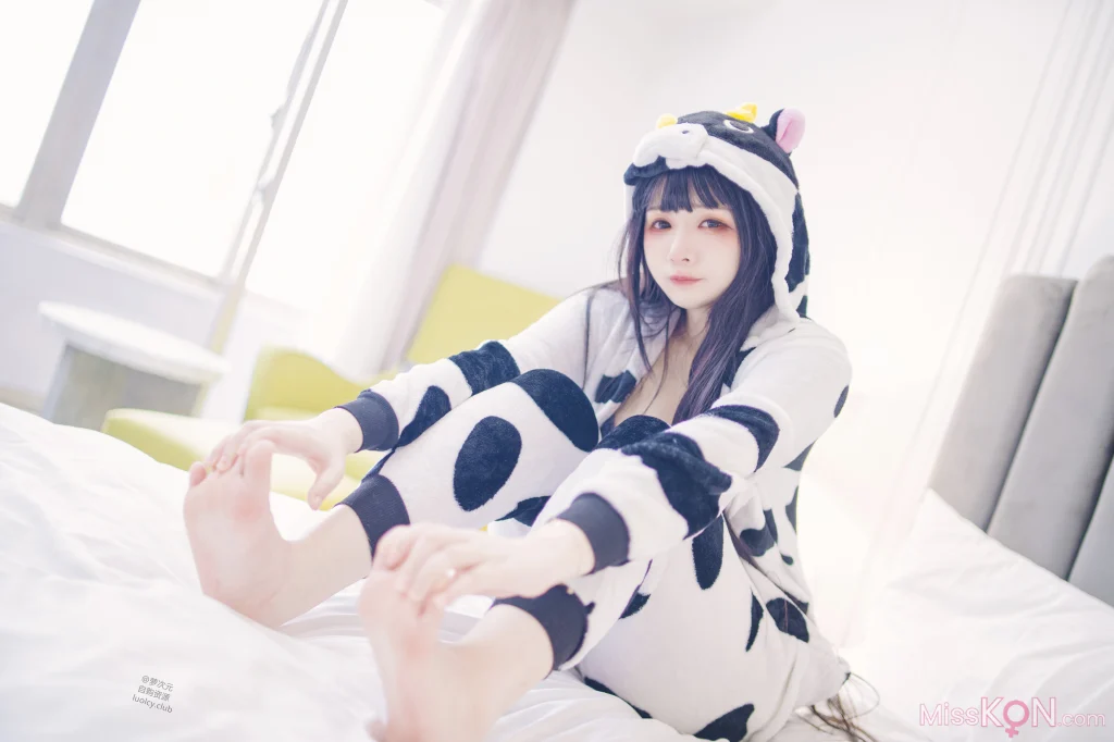 Coser@落落Raku: 8K 奶牛Milky (56 photos + 1 video) Coser@落落Raku: 8K 奶牛Milky (56 photos + 1 video)