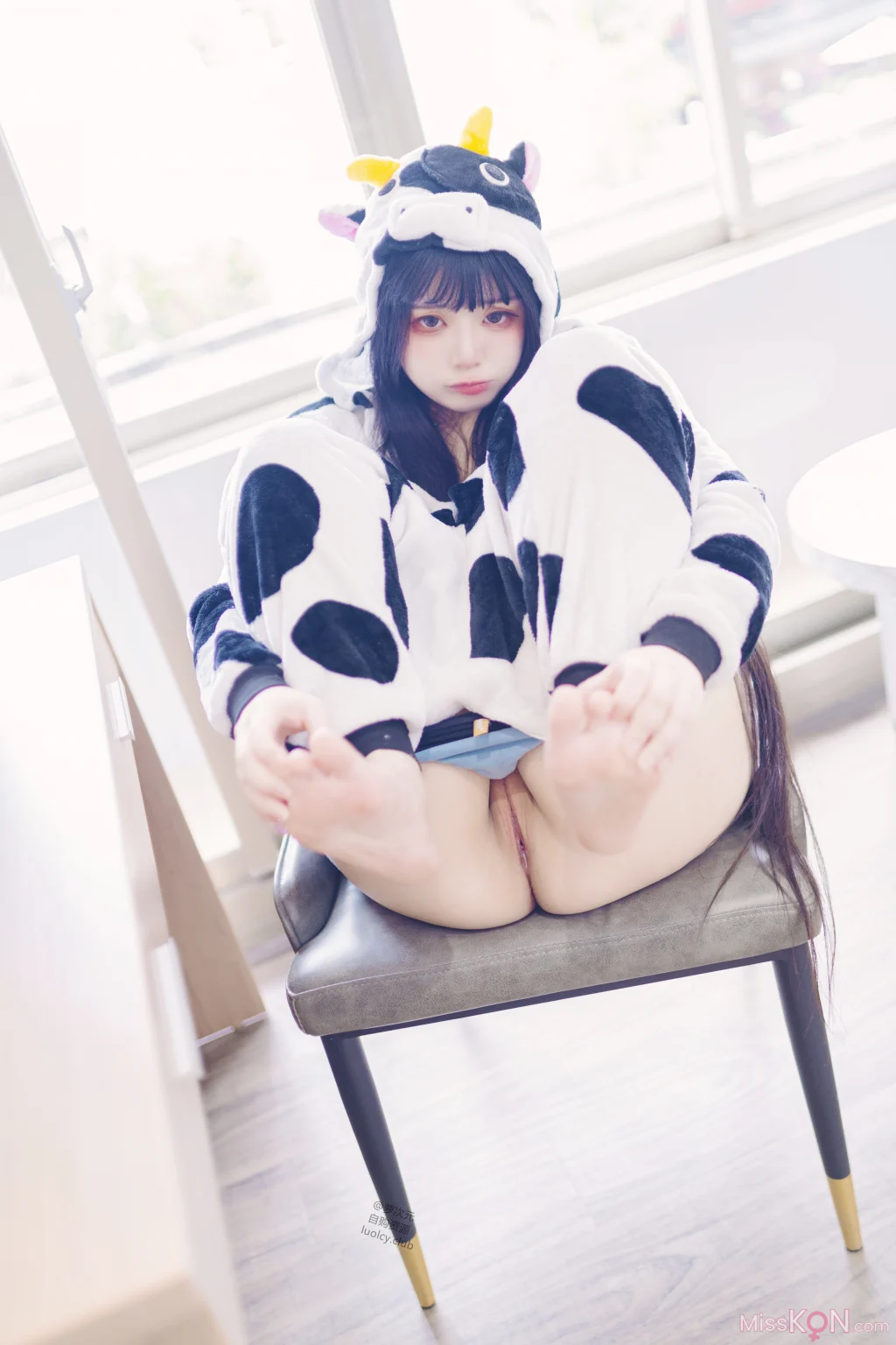 Coser@落落Raku: 8K 奶牛Milky (56 photos + 1 video) Coser@落落Raku: 8K 奶牛Milky (56 photos + 1 video)