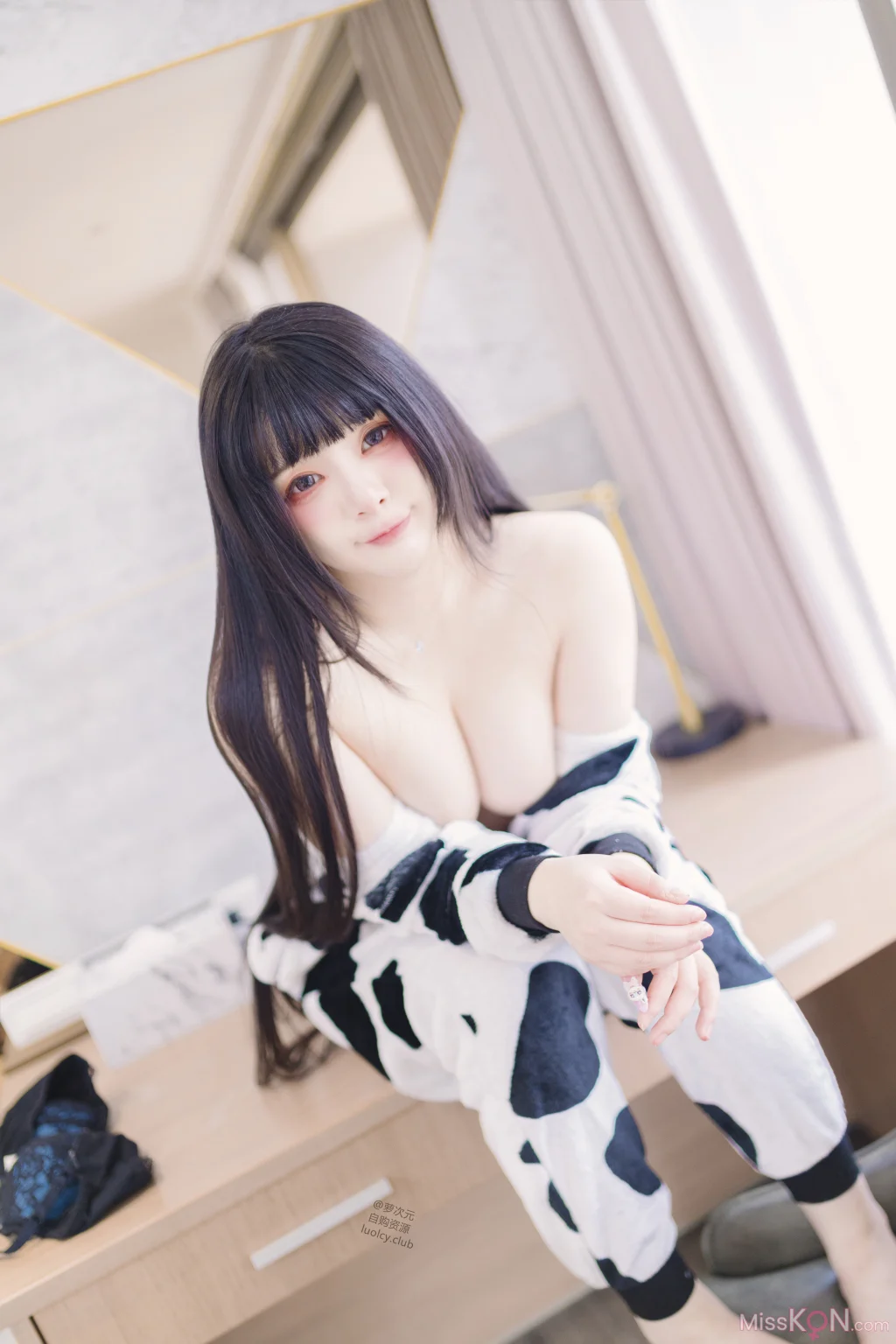 Coser@落落Raku: 8K 奶牛Milky (56 photos + 1 video) Coser@落落Raku: 8K 奶牛Milky (56 photos + 1 video)