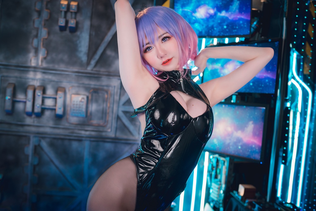 Sally Dorasnow – Mask Girl Luna Sally Dorasnow – Mask Girl Luna