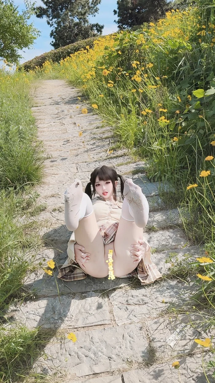 Coser@香草奶喵: 私拍合集 (280 photos + 417 videos) Coser@香草奶喵: 私拍合集 (280 photos + 417 videos)