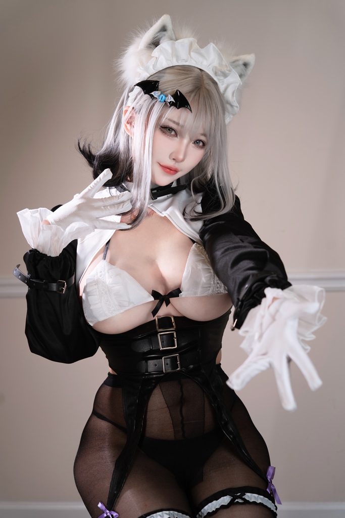 Rakukoo 洛洛子 – Silver Fox Maid Rakukoo 洛洛子 – Silver Fox Maid