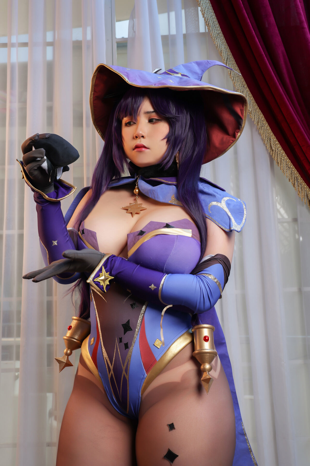 UyUy - Mona 1 UyUy - Mona 1