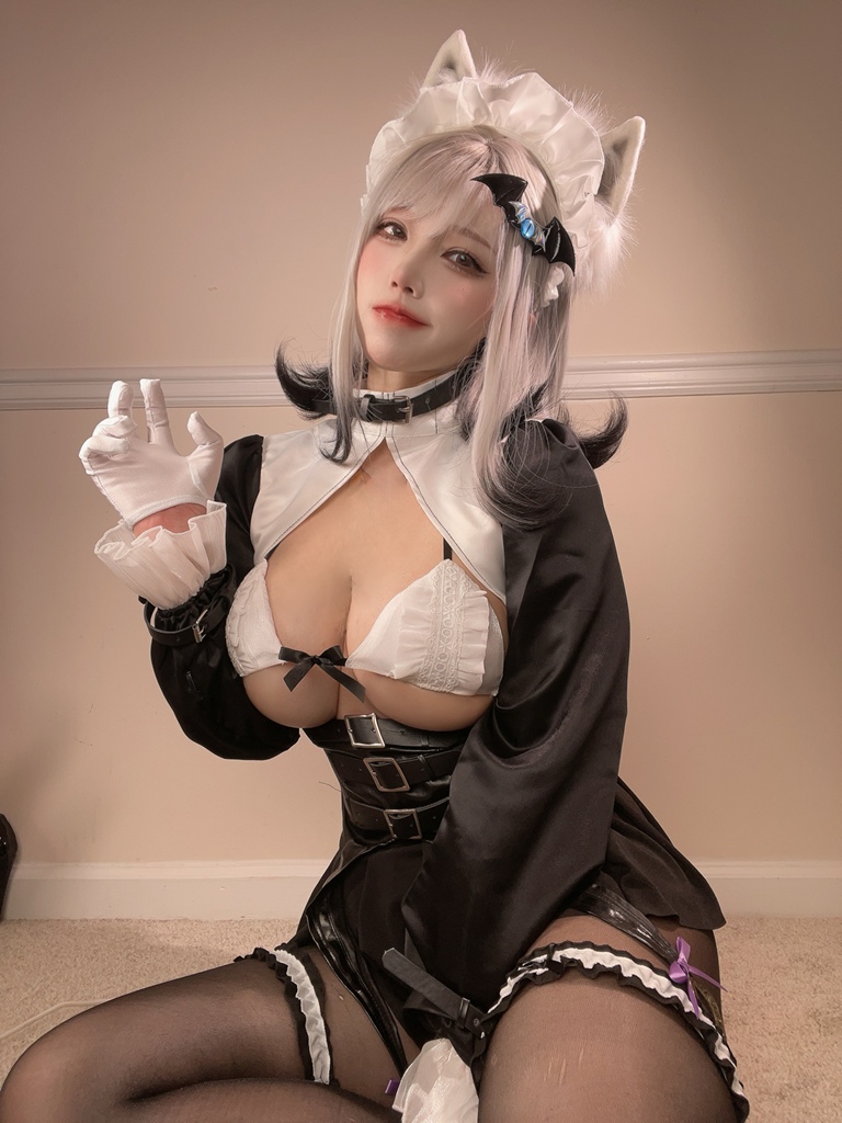 Rakukoo 洛洛子 – Silver Fox Maid Rakukoo 洛洛子 – Silver Fox Maid