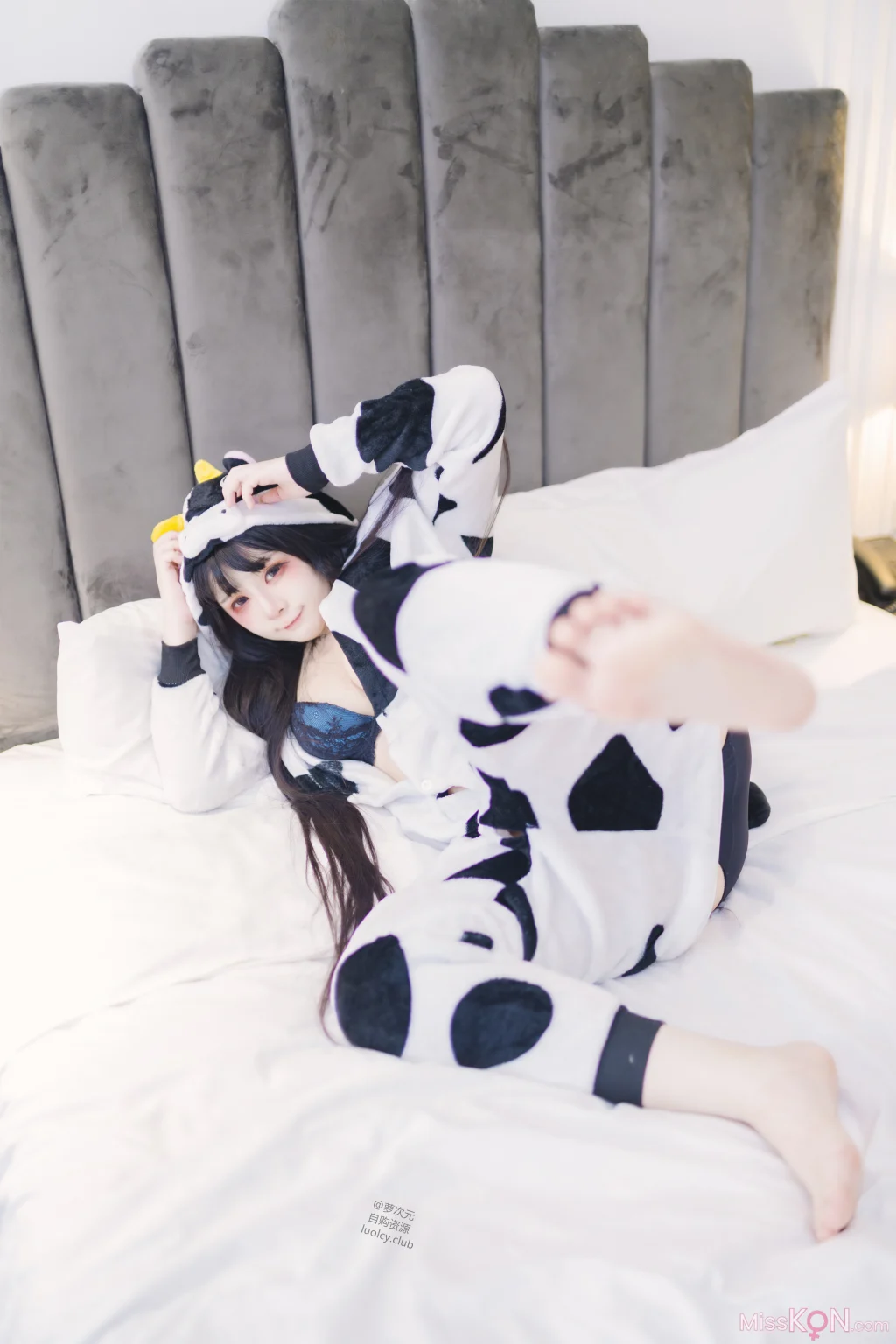 Coser@落落Raku: 8K 奶牛Milky (56 photos + 1 video) Coser@落落Raku: 8K 奶牛Milky (56 photos + 1 video)