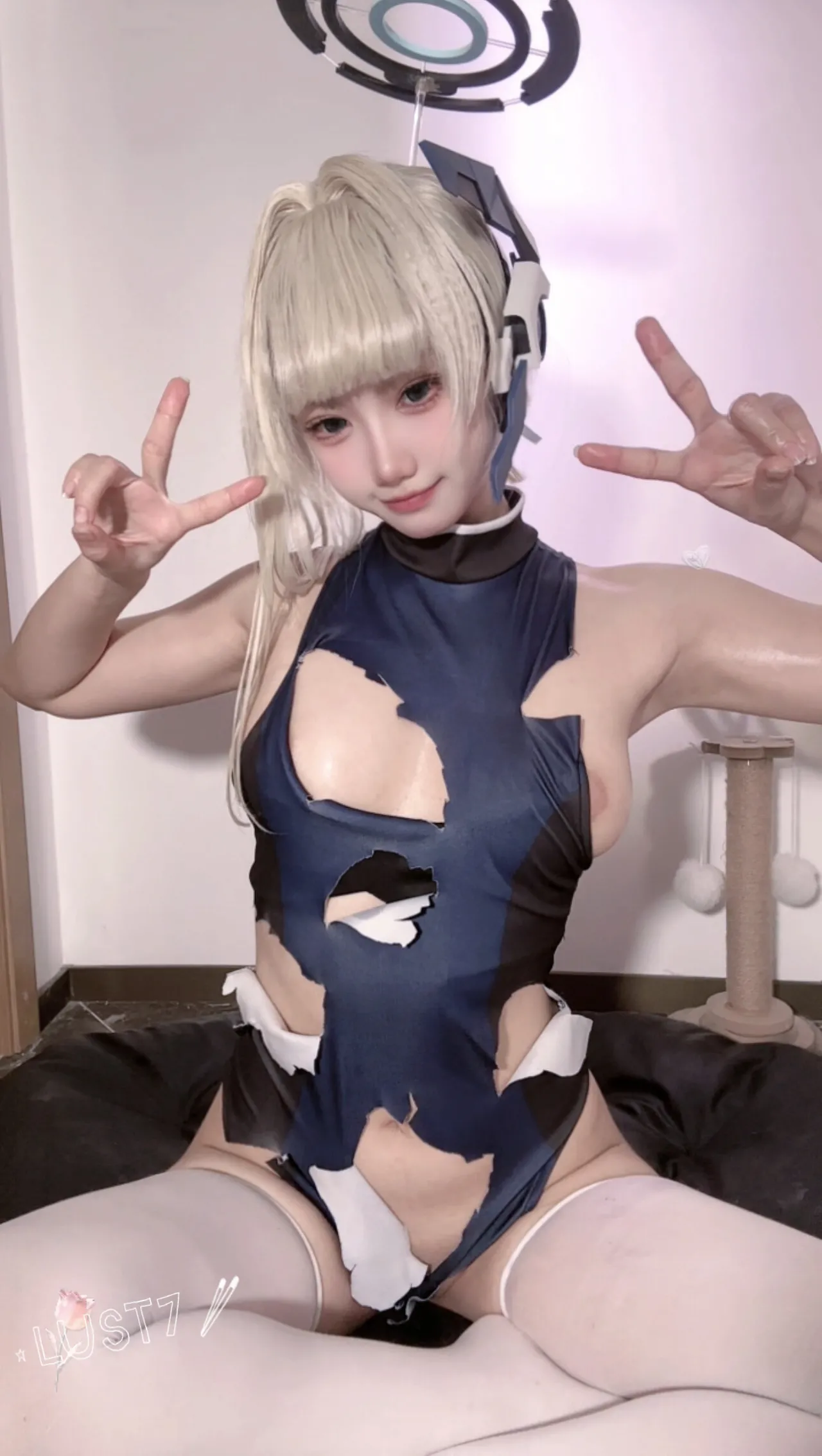 Qiqi must behave - Blue Archive Flying Birds and Horses Swimming Selfies Qiqi must behave - Blue Archive Flying Birds and Horses Swimming Selfies