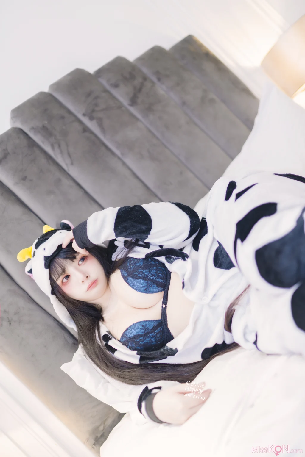 Coser@落落Raku: 8K 奶牛Milky (56 photos + 1 video) Coser@落落Raku: 8K 奶牛Milky (56 photos + 1 video)