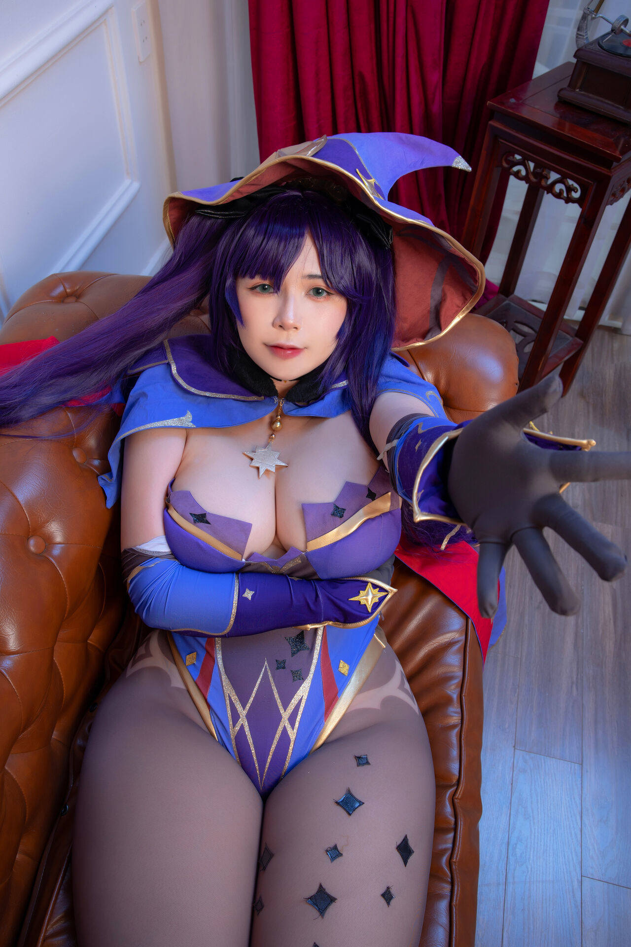 UyUy - Mona 1 UyUy - Mona 1