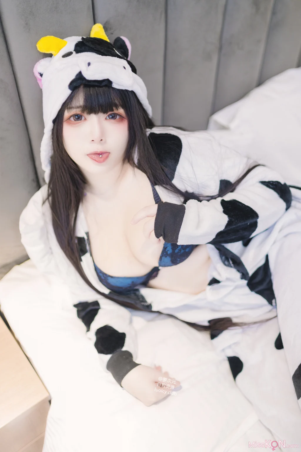 Coser@落落Raku: 8K 奶牛Milky (56 photos + 1 video) Coser@落落Raku: 8K 奶牛Milky (56 photos + 1 video)