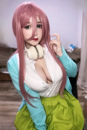 Risas chhh - Miku Nakano 2 Risas chhh - Miku Nakano