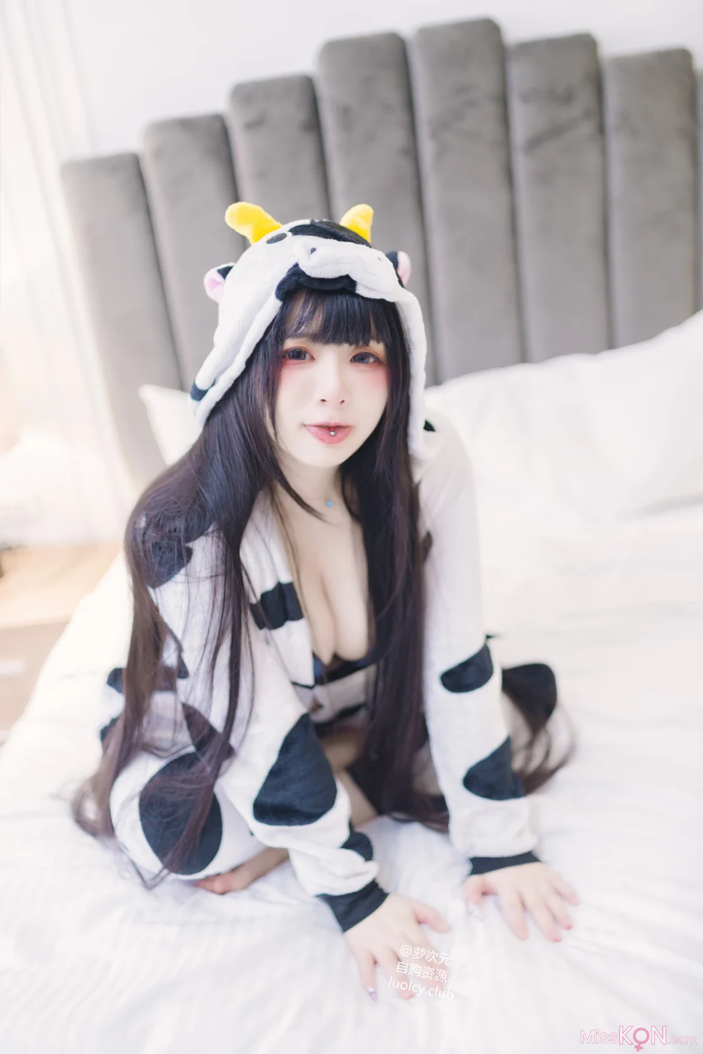 Coser@落落Raku: 8K 奶牛Milky (56 photos + 1 video) Coser@落落Raku: 8K 奶牛Milky (56 photos + 1 video)