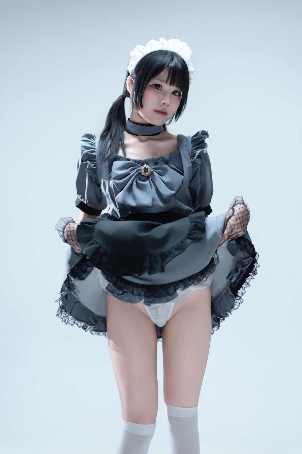 Coser@ Nagi Shimizu - Suitcase with Gray Maid (81P) Coser@ Nagi Shimizu - Suitcase with Gray Maid (81P)