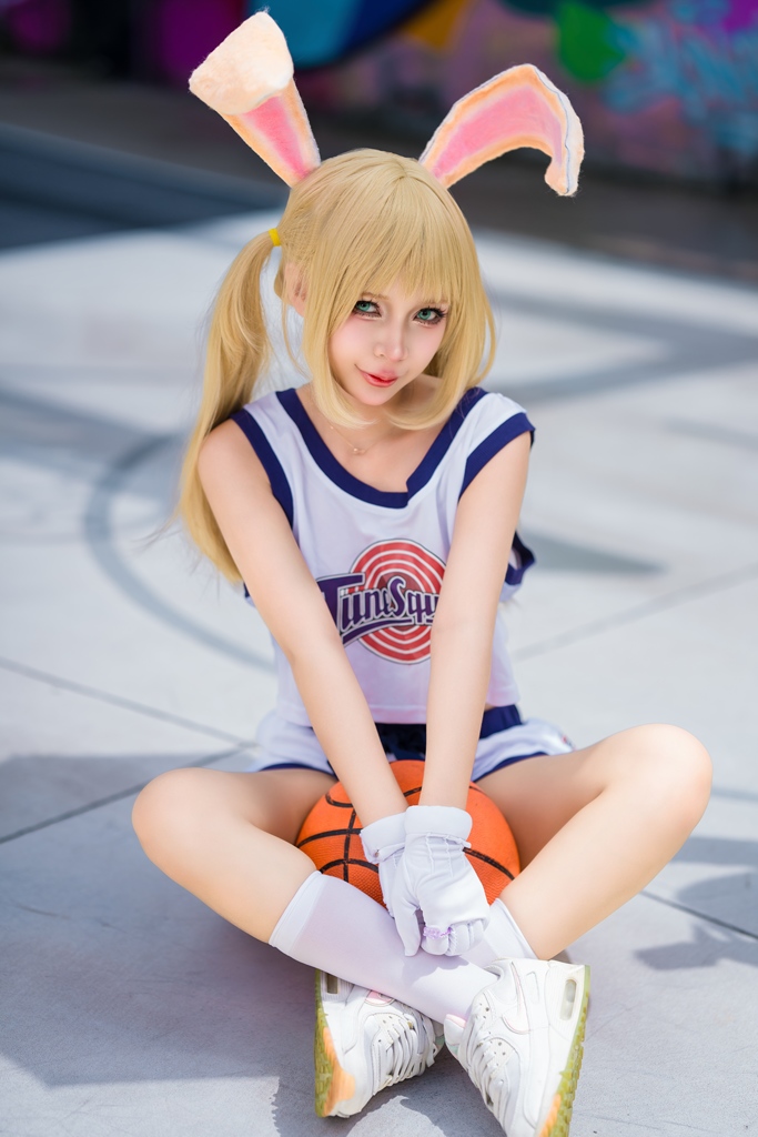 Umeko J – Lola Bunny Umeko J – Lola Bunny