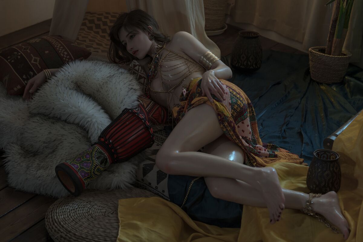 Coser@ Deer Eight Years Old - Divine Girl (44P) Coser@ Deer Eight Years Old - Divine Girl (44P)