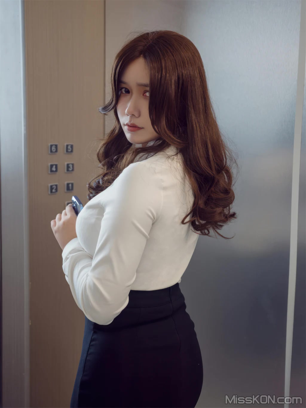 Coser@麻花麻花酱: OL白衬衫姐姐 (40 photos + 1 video) Coser@麻花麻花酱: OL白衬衫姐姐 (40 photos + 1 video)
